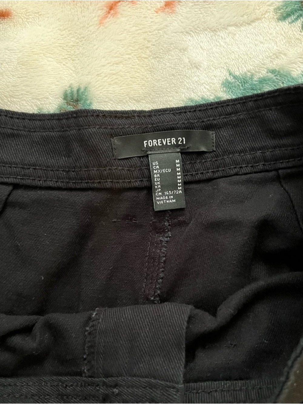 Shorts - Picture 3 of 3